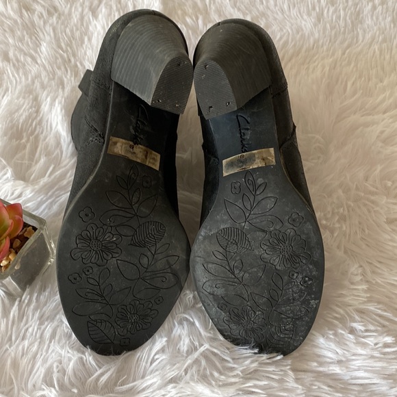 CLARKS | Artisan Black Leather Western Style heel ankle boots women’s 7 - Picture 7 of 8